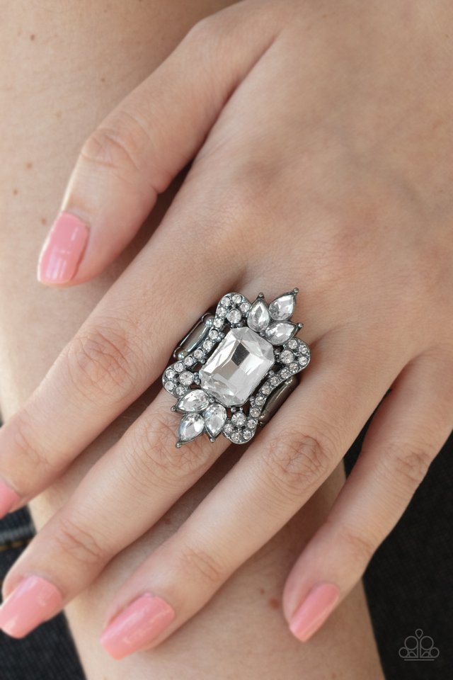 Paparazzi ♥ Things That Go Boom! - Black ♥ Ring
