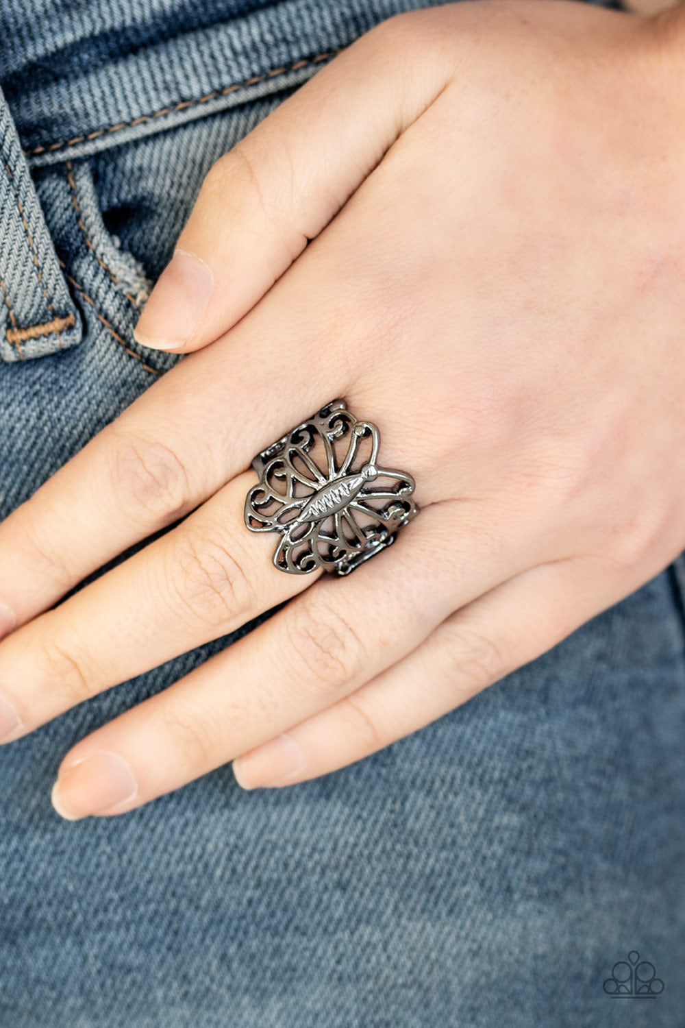 Paparazzi ♥ Wouldnt Hurt a BUTTERFLY - Black ♥  Ring
