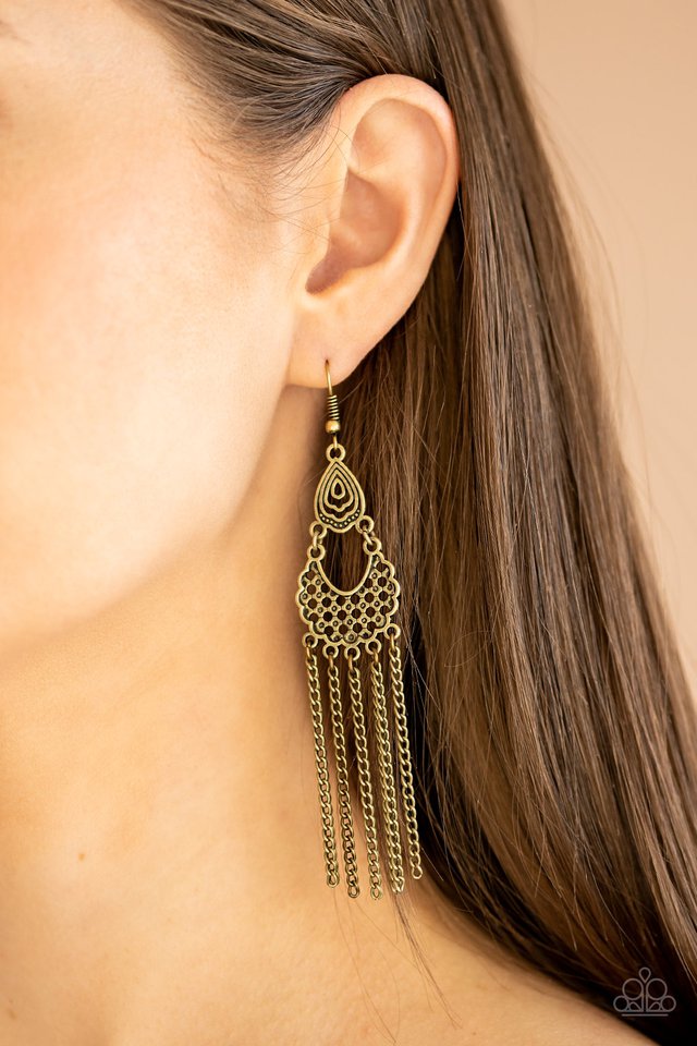 Paparazzi ♥ Insane Chain - Brass ♥ Earrings
