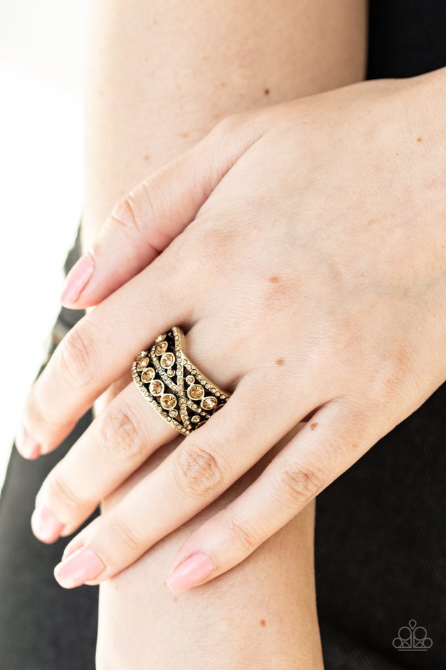 Paparazzi ♥ Elegant Effervescence - Brass ♥ Ring