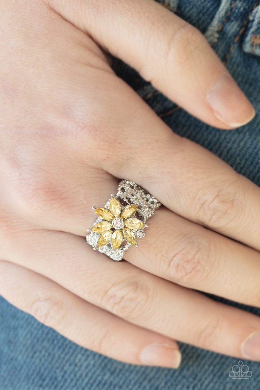 Paparazzi ♥ Brilliantly Blooming - Yellow ♥  Ring