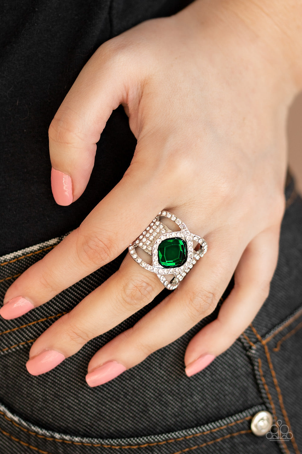 Paparazzi ♥ Triple Crown Twinkle - Green ♥  Ring
