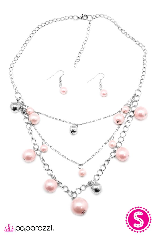 Paparazzi ♥ Classically Captivating - Pink ♥ Necklace