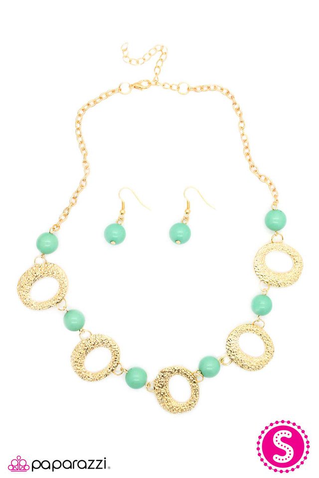 Paparazzi ♥ Looking the Part - Green ♥ Necklace