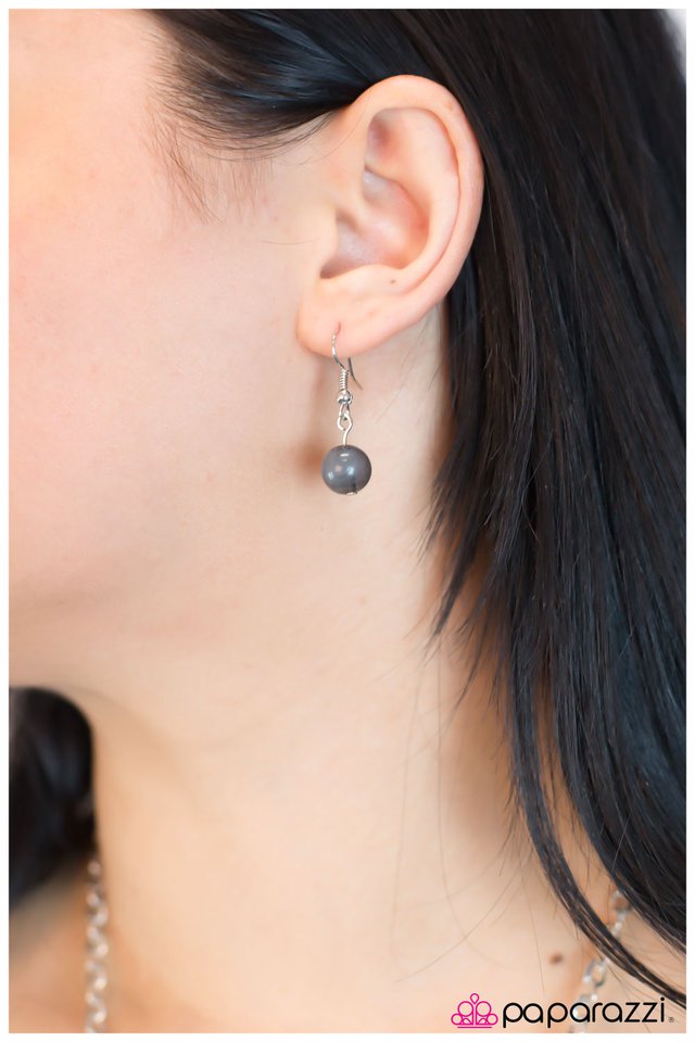 Paparazzi ♥ To The Ends of the Earth - Silver ♥ Necklace