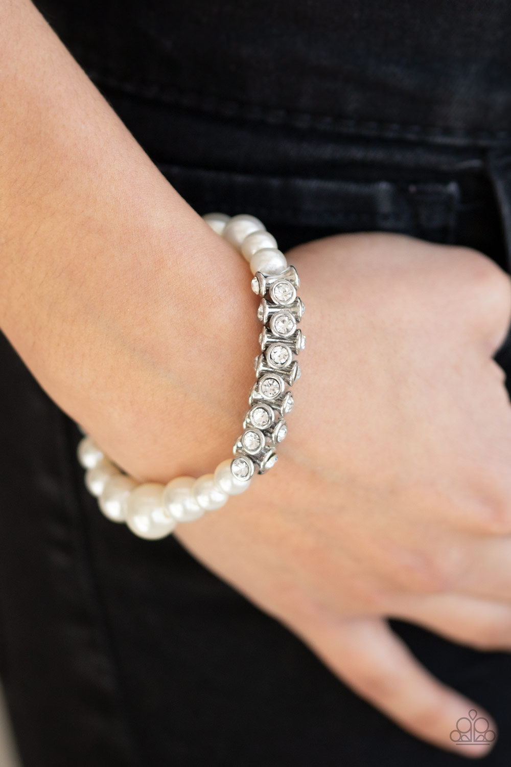 Paparazzi ♥ Traffic-Stopping Sparkle - White ♥  Bracelet