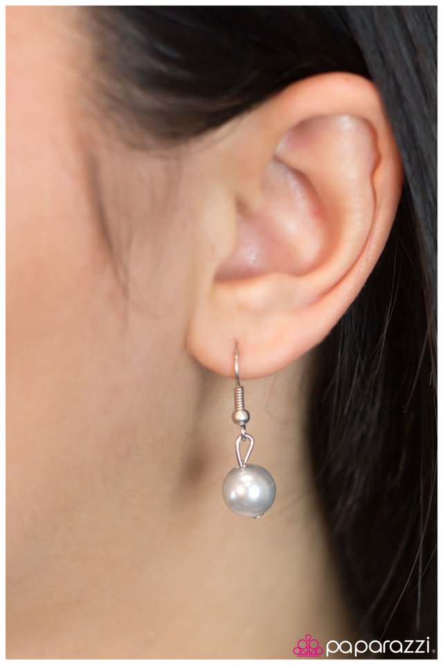 Paparazzi ♥ Parallel Perception - Silver ♥ Necklace