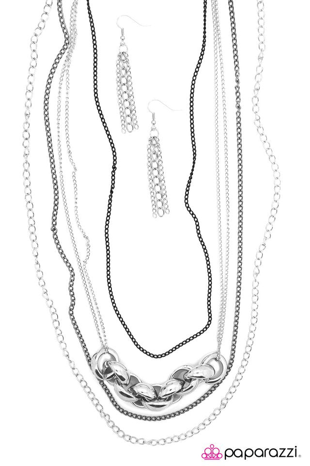 Paparazzi ♥ VIP - Silver ♥ Necklace