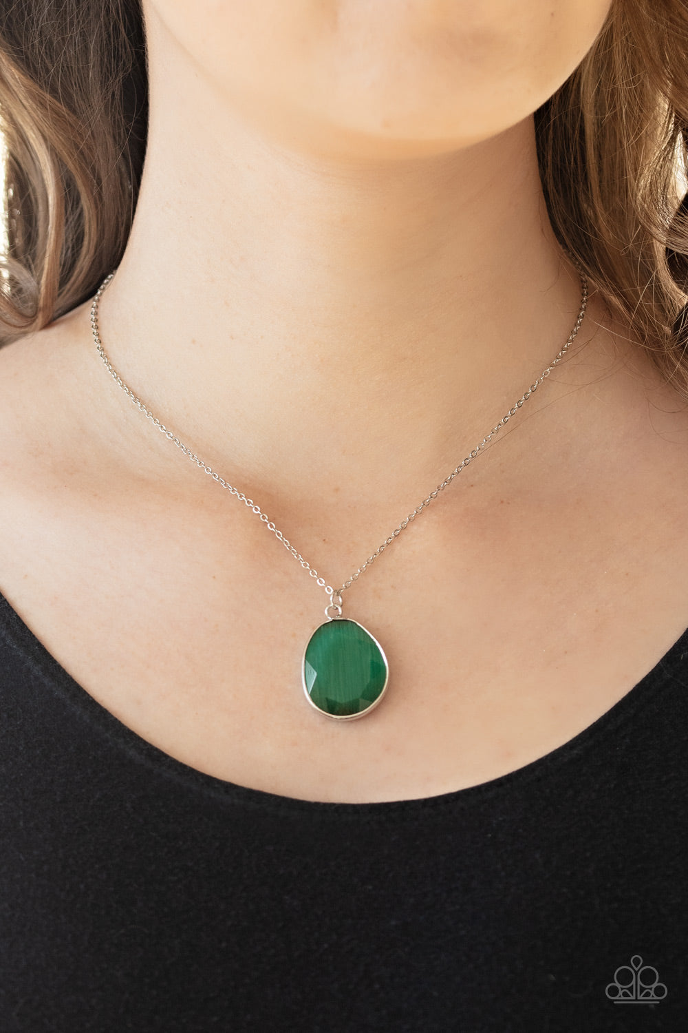 Paparazzi ♥ Icy Opalescence - Green ♥  Necklace
