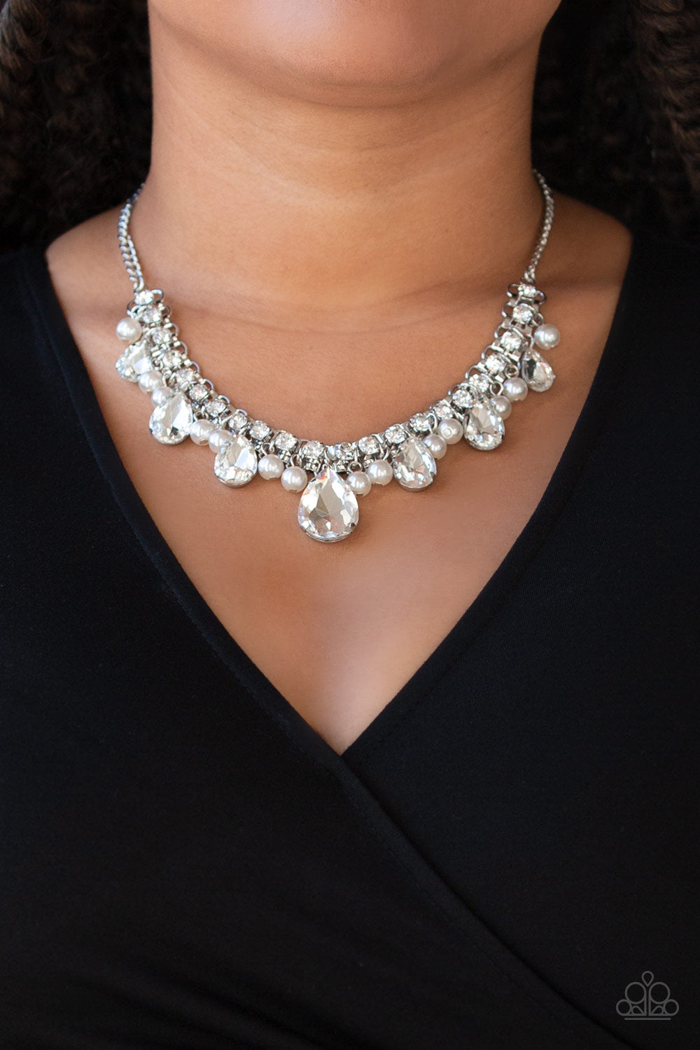 Paparazzi ♥ Knockout Queen - White ♥  Necklace