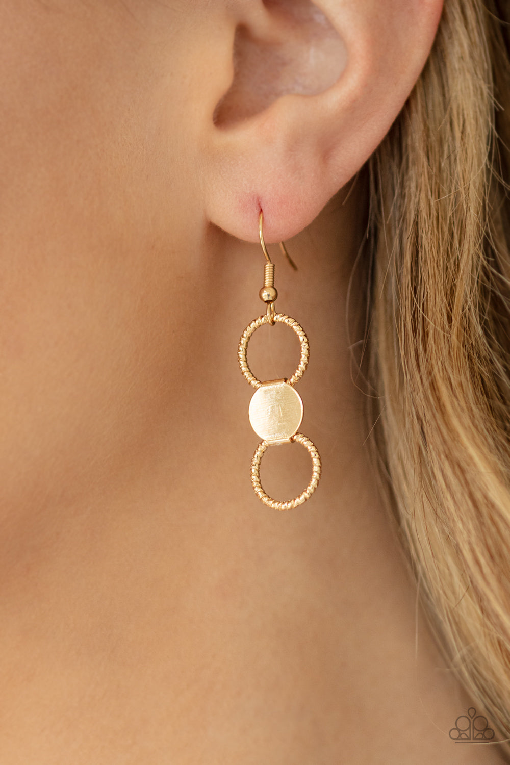 Paparazzi ♥ Net Result - Gold ♥  Necklace