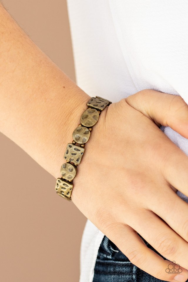 Paparazzi ♥ Hammered Harmony - Brass ♥ Bracelet