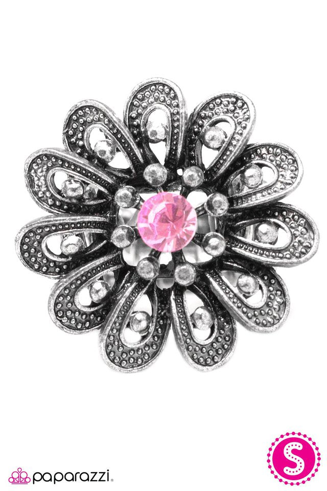 Paparazzi ♥ Grown So Fond Of You - Pink ♥ Ring