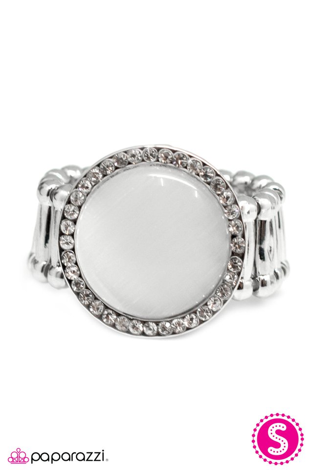 Paparazzi ♥ The Eye Of the Beholder - White ♥ Ring