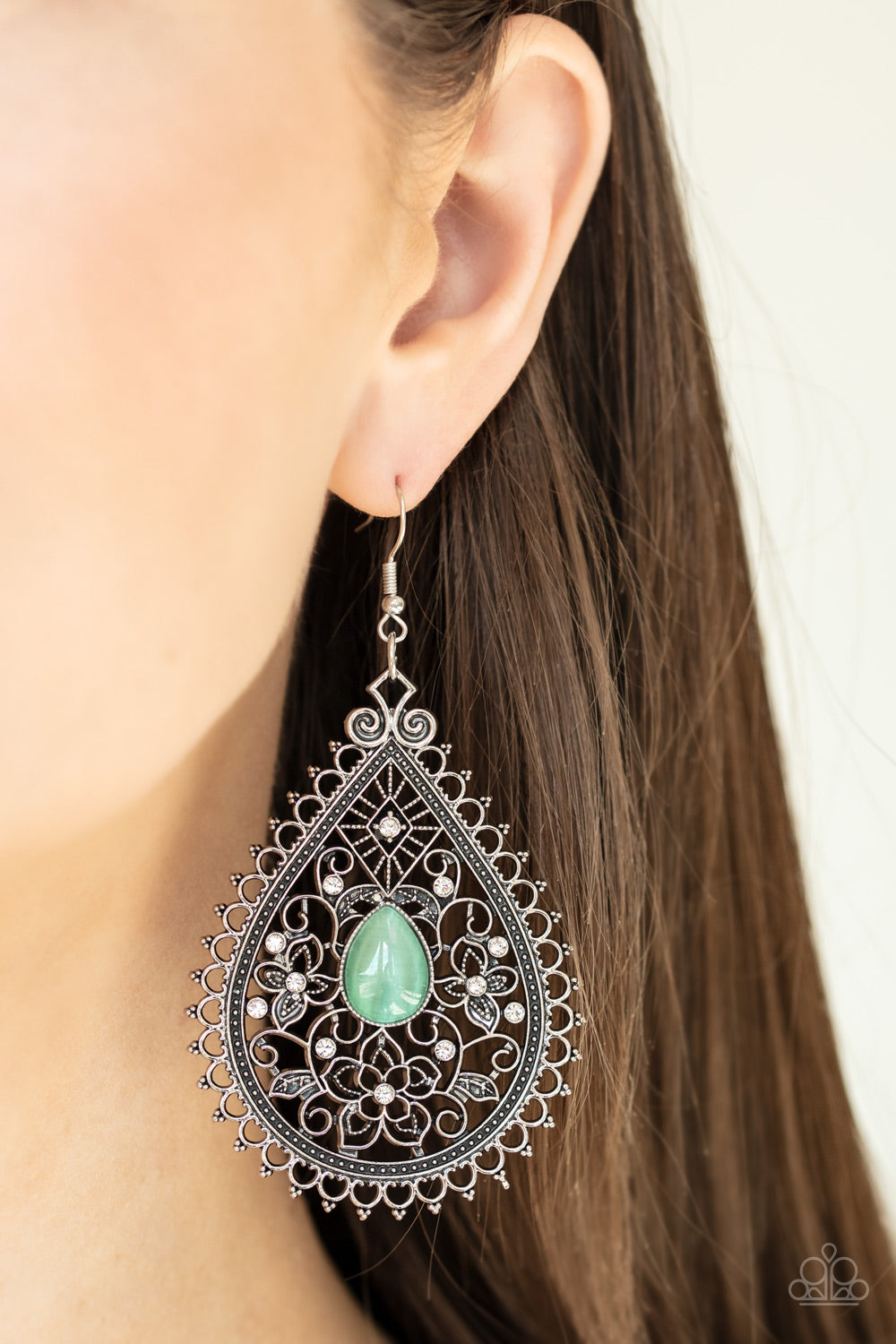 Paparazzi ♥ Eden Glow - Green ♥  Earrings