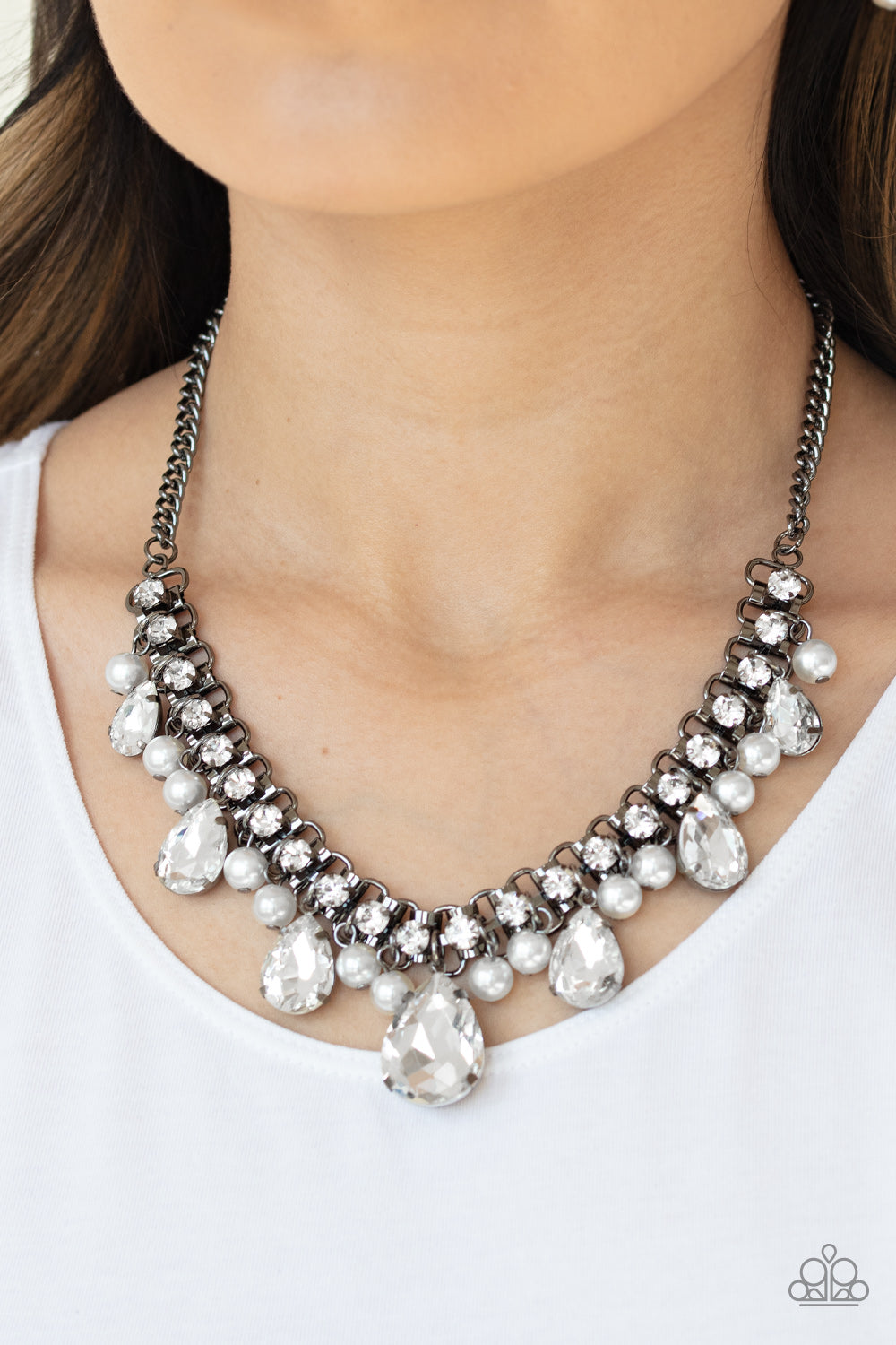 Paparazzi ♥ Knockout Queen - Black ♥  Necklace