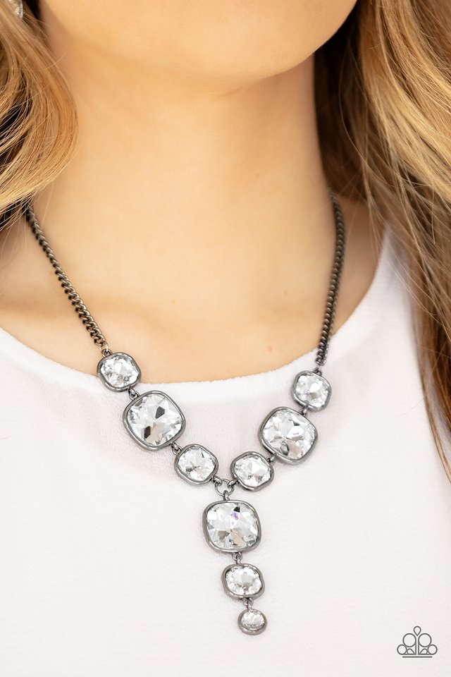 Paparazzi ♥ Legendary Luster - Black ♥ Necklace