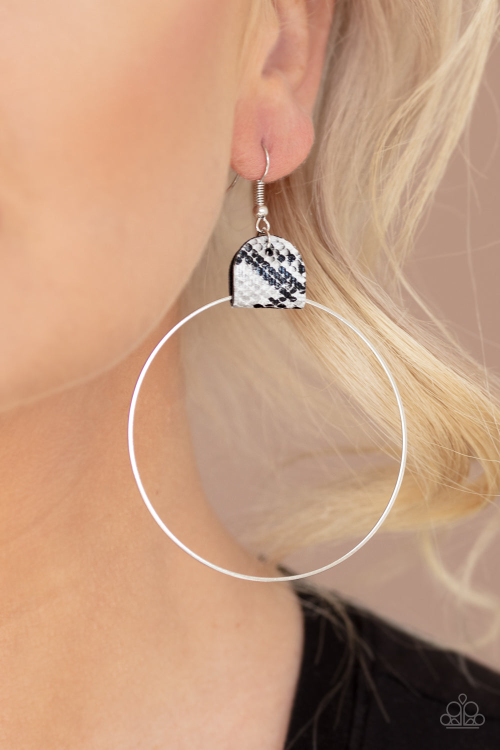 Paparazzi ♥ Wild Soul - White ♥  Earrings
