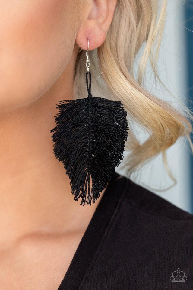 Paparazzi ♥ Hanging by a Thread - Black ♥ Earrings