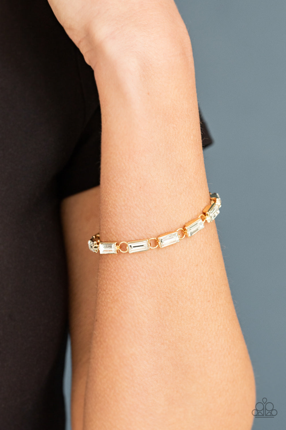 Paparazzi ♥ Irresistibly Icy - Gold ♥  Bracelet