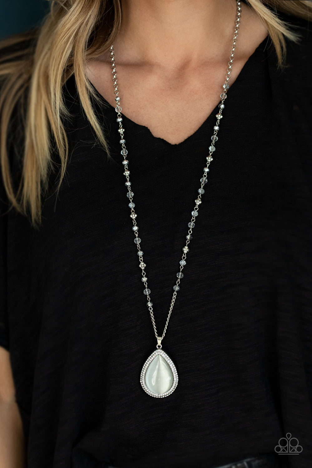 Paparazzi ♥ Fashion Flaunt - White ♥  Necklace