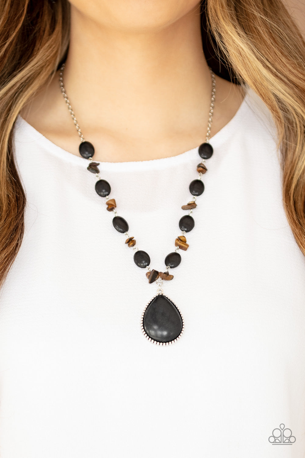 Paparazzi ♥ Desert Diva - Black ♥  Necklace