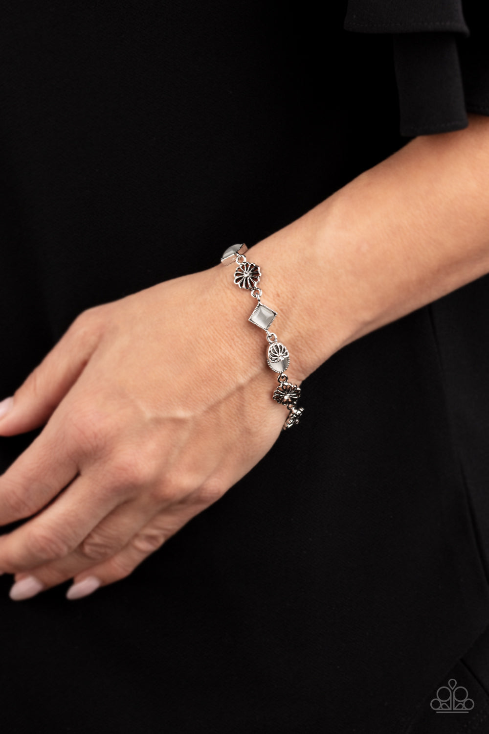 Paparazzi ♥ Eden Etiquette - White ♥  Bracelet
