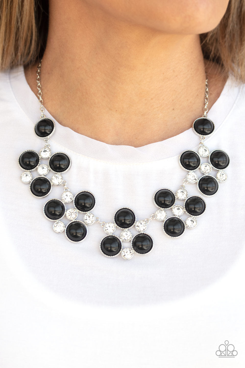 Paparazzi ♥ Night at the Symphony - Black ♥  Necklace