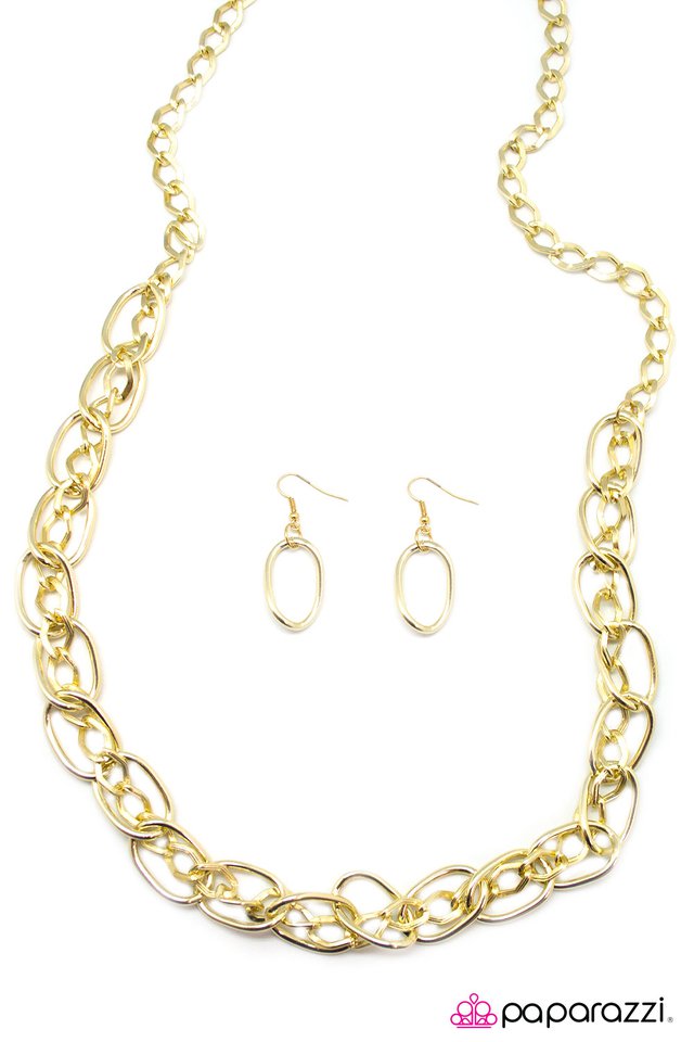 Paparazzi ♥ Chain of Command - Gold ♥ Necklace