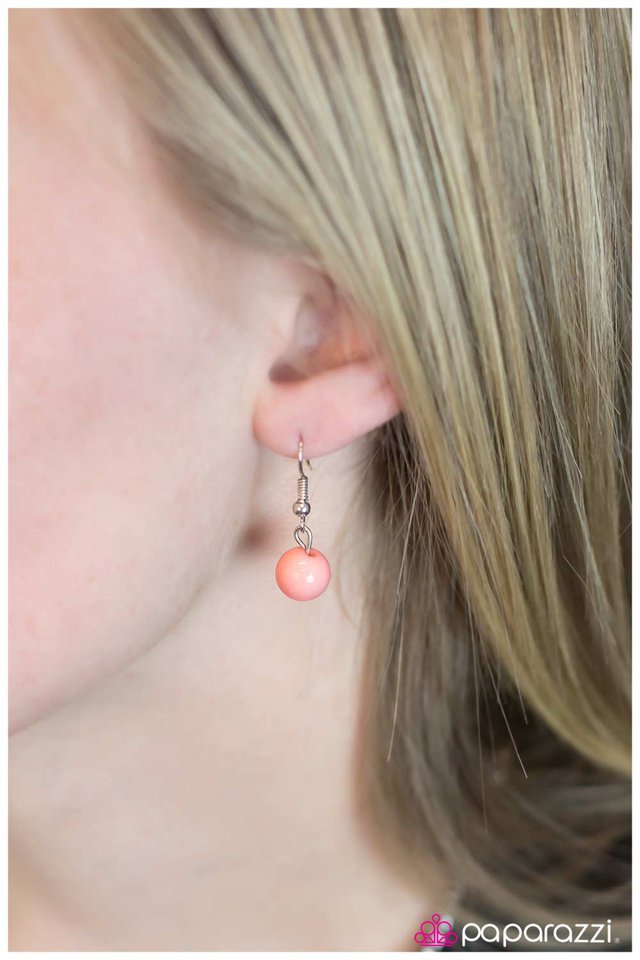 Paparazzi ♥ The Difference Between Us - Pink ♥ Necklace