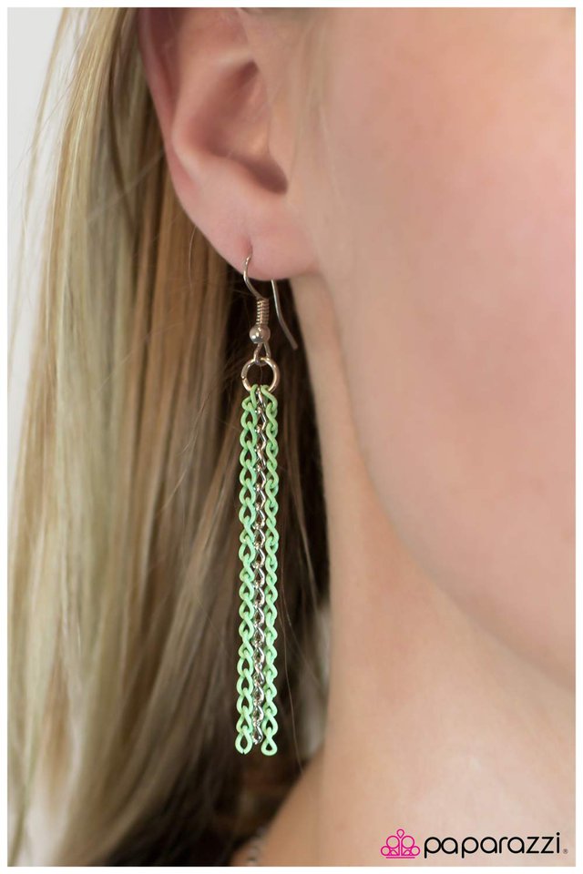Paparazzi ♥ Head Over Heels - Green ♥ Necklace