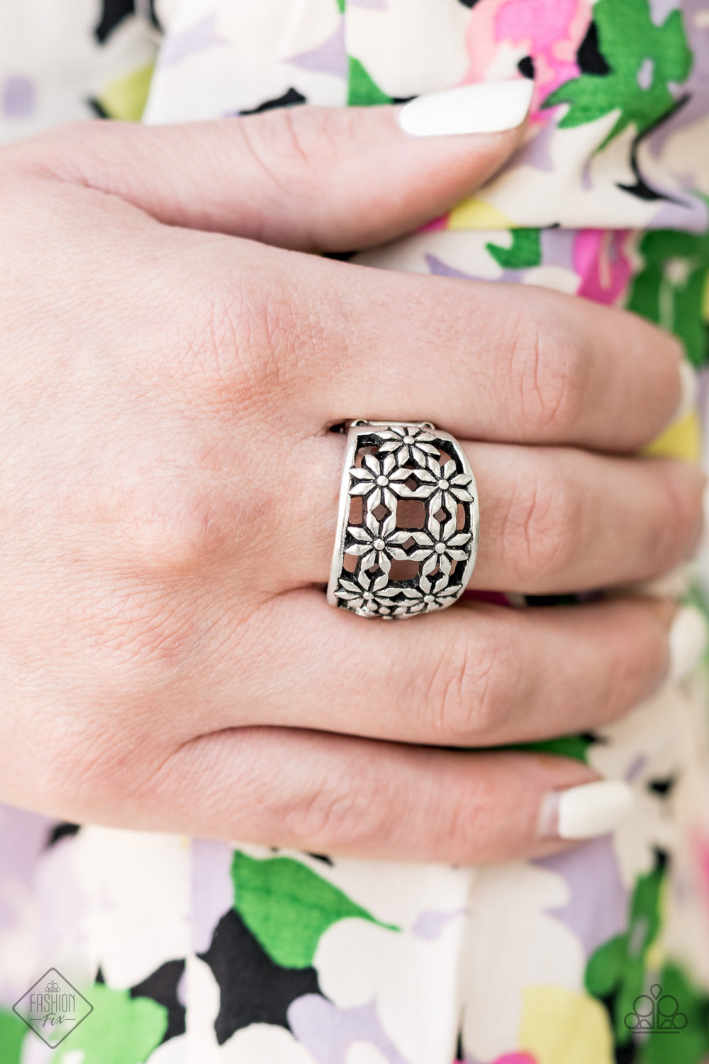 Paparazzi ♥ Crazy About Daisies - Silver ♥  Ring