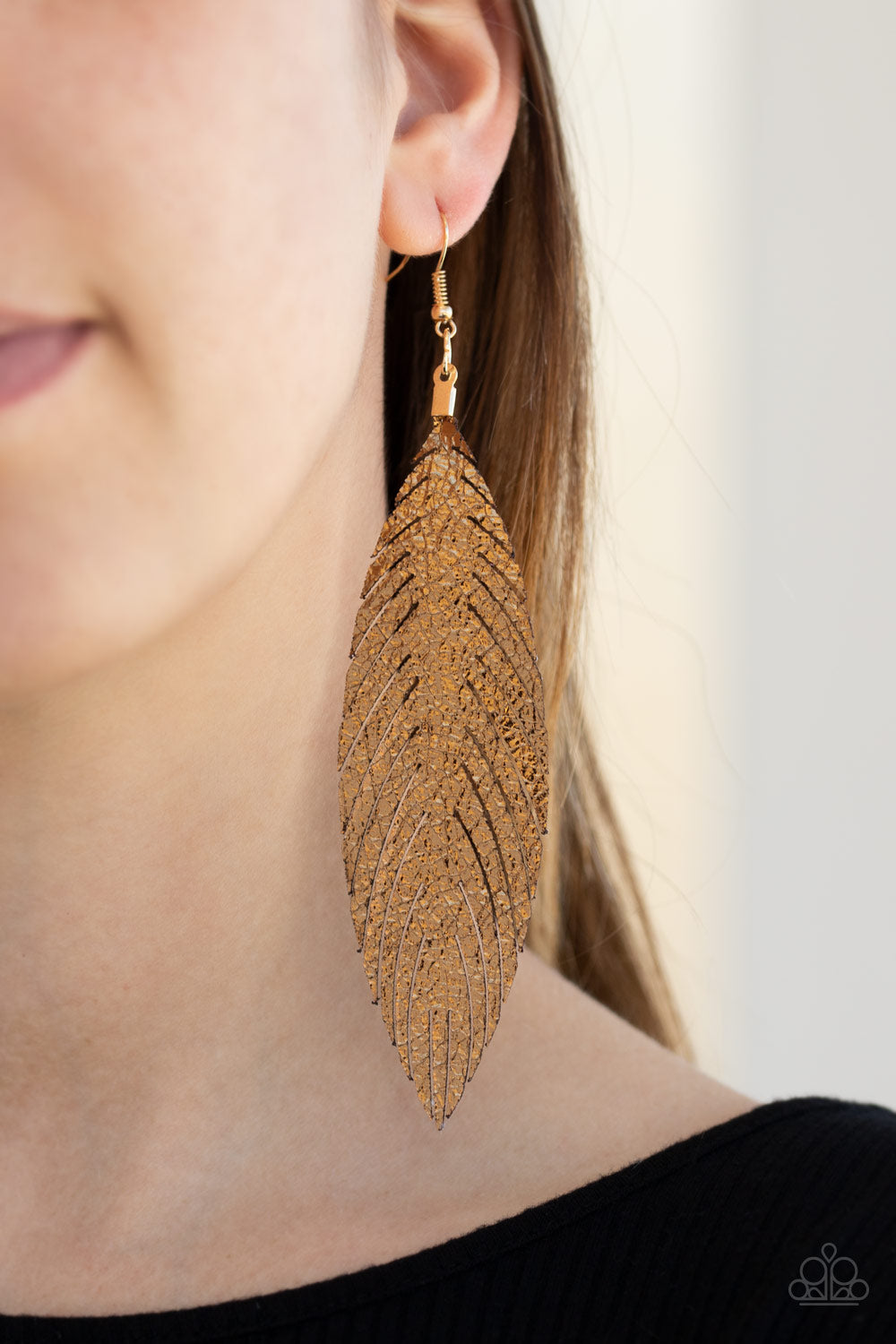 Paparazzi ♥ Feather Fantasy - Gold ♥  Earrings