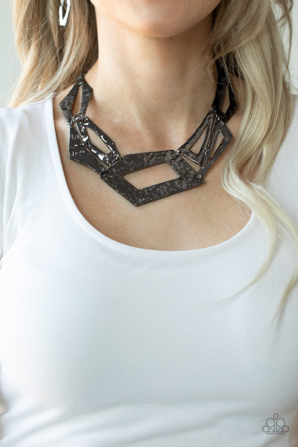 Paparazzi ♥ Break The Mold - Black ♥  Necklace