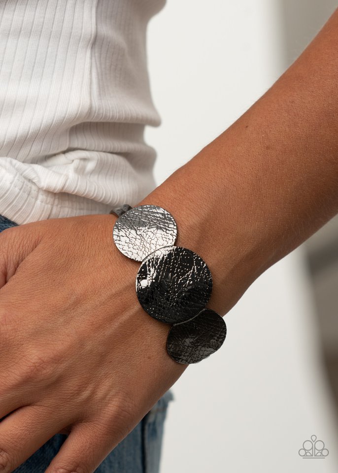 Paparazzi ♥ Urban Aftershock - Black ♥ Bracelet
