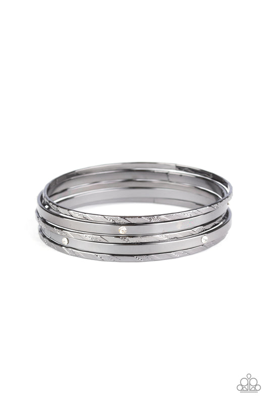 be-there-with-baubles-on-black-p9re-bkxx-280xx