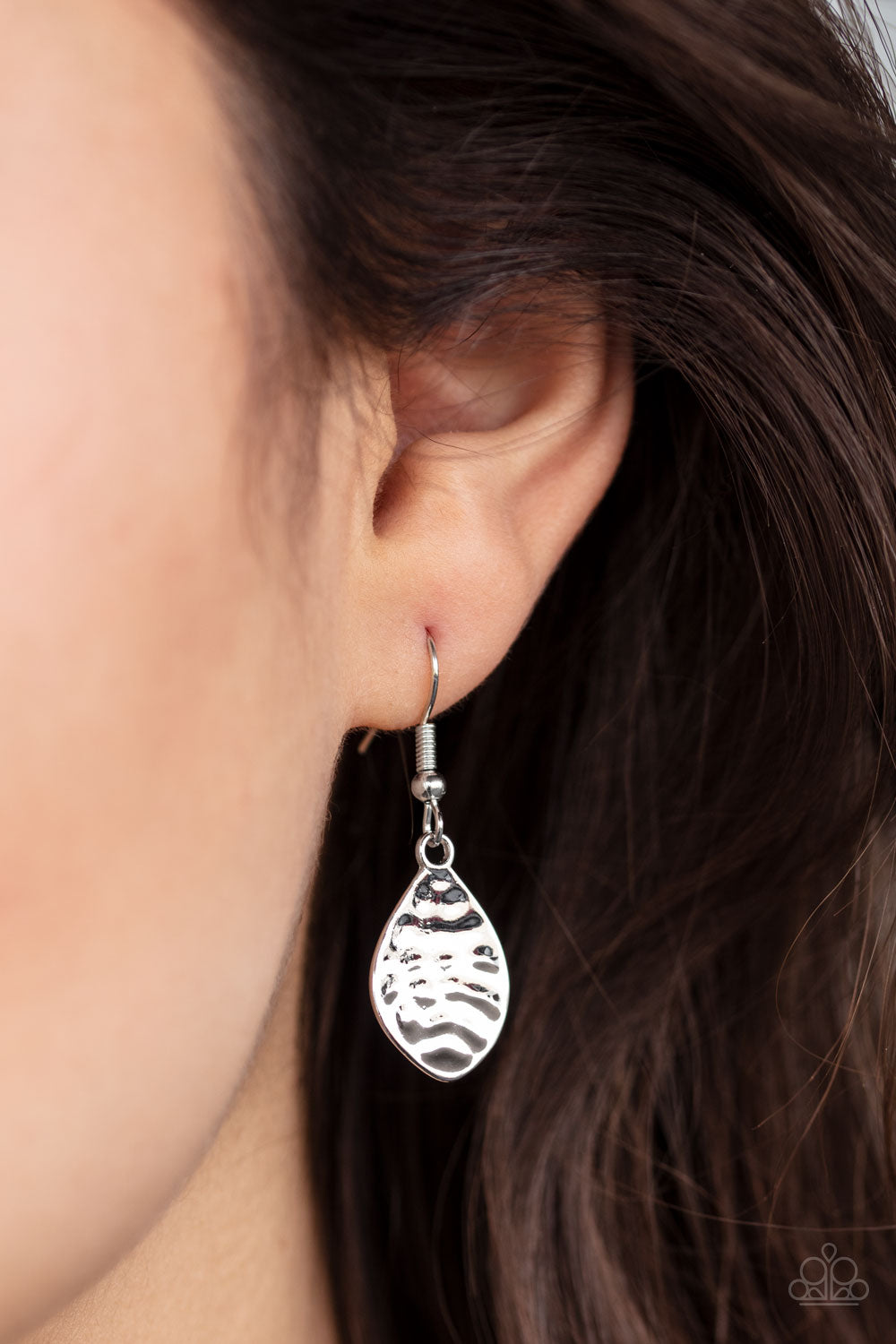 Paparazzi ♥ Changing Leaves - Silver ♥  Necklace