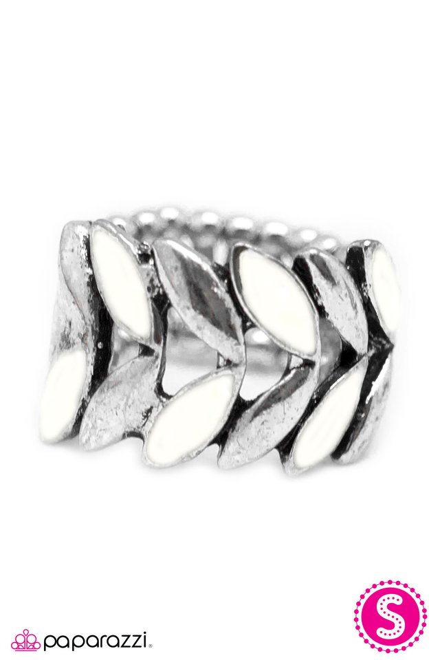 Paparazzi ♥ Vanilla Sky - White ♥ Ring