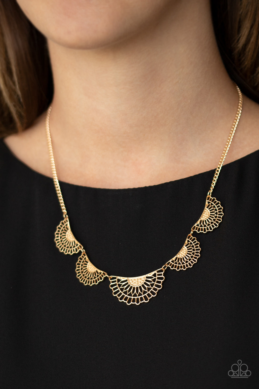 Paparazzi ♥ Fanned Out Fashion - Gold ♥  Necklace