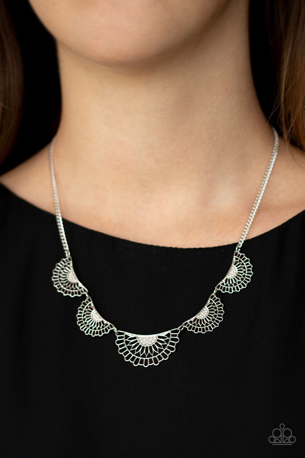 Paparazzi ♥ Fanned Out Fashion - Silver ♥  Necklace