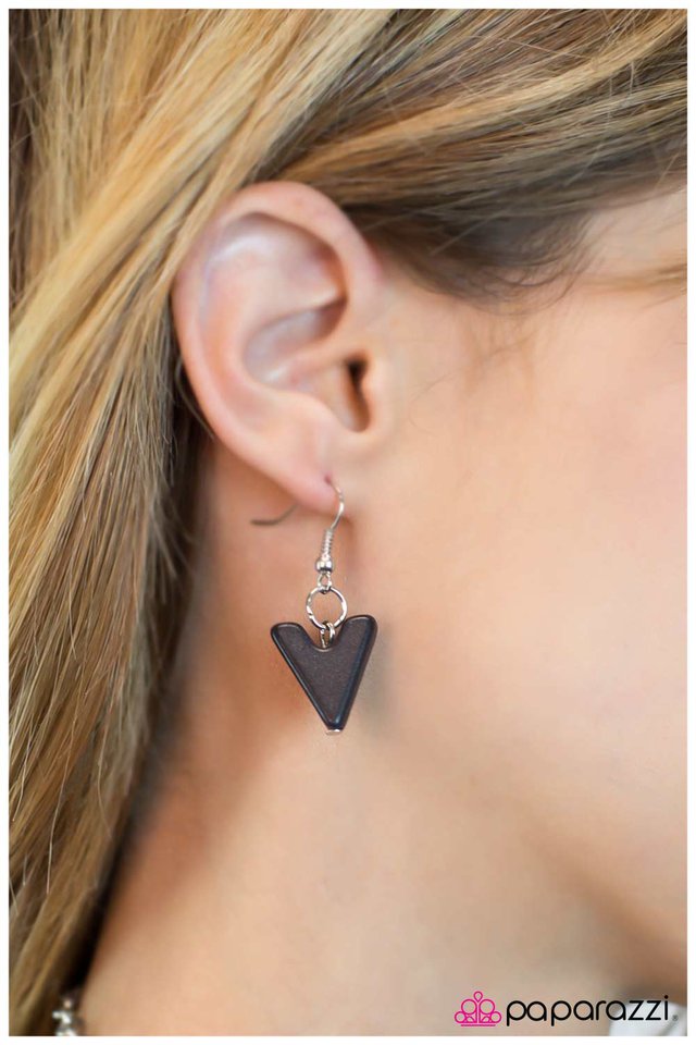 Paparazzi ♥ At This Point - Black ♥ Necklace