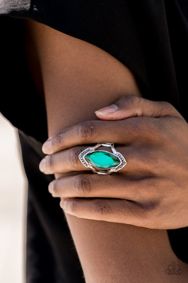 Paparazzi ♥ Leading Luster - Green ♥ Ring
