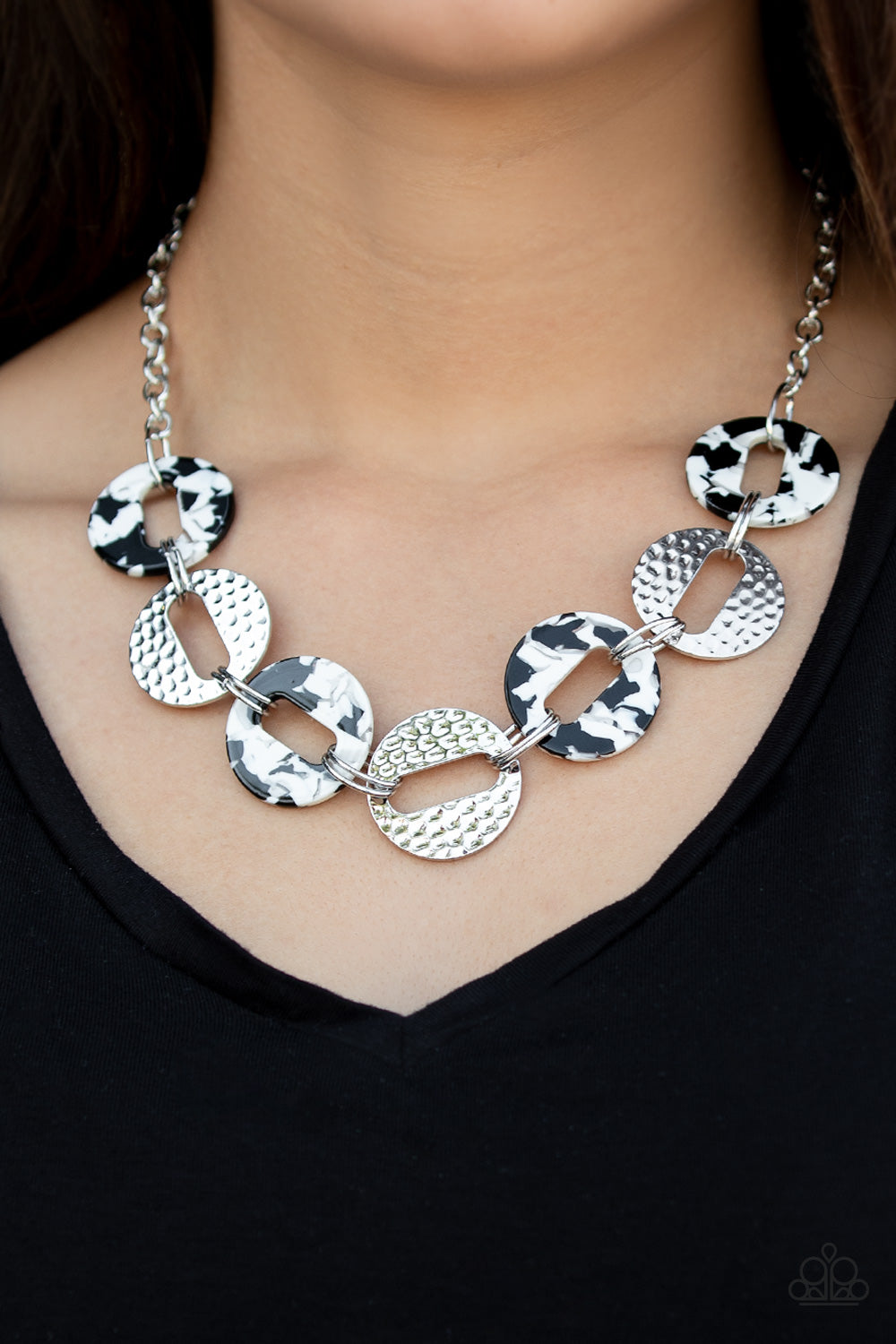 Paparazzi ♥ Retro Retrograde - White ♥  Necklace
