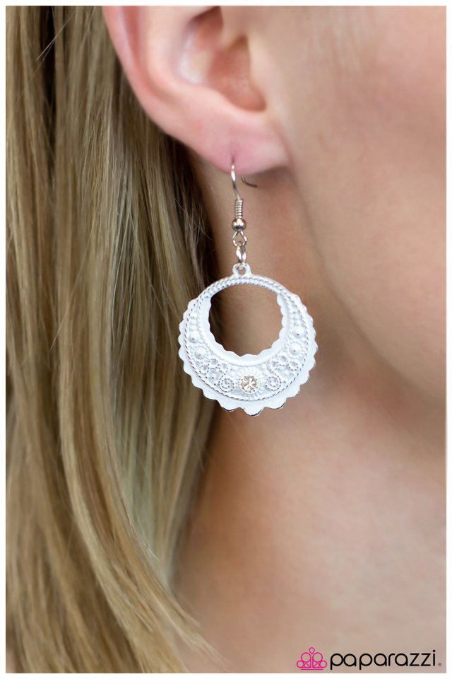 a-whole-new-world-white-p5wh-wtxx-022rd