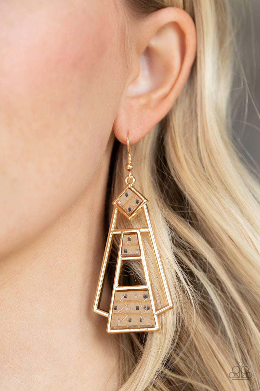 Paparazzi ♥ Retro Minimalist - Gold ♥  Earrings