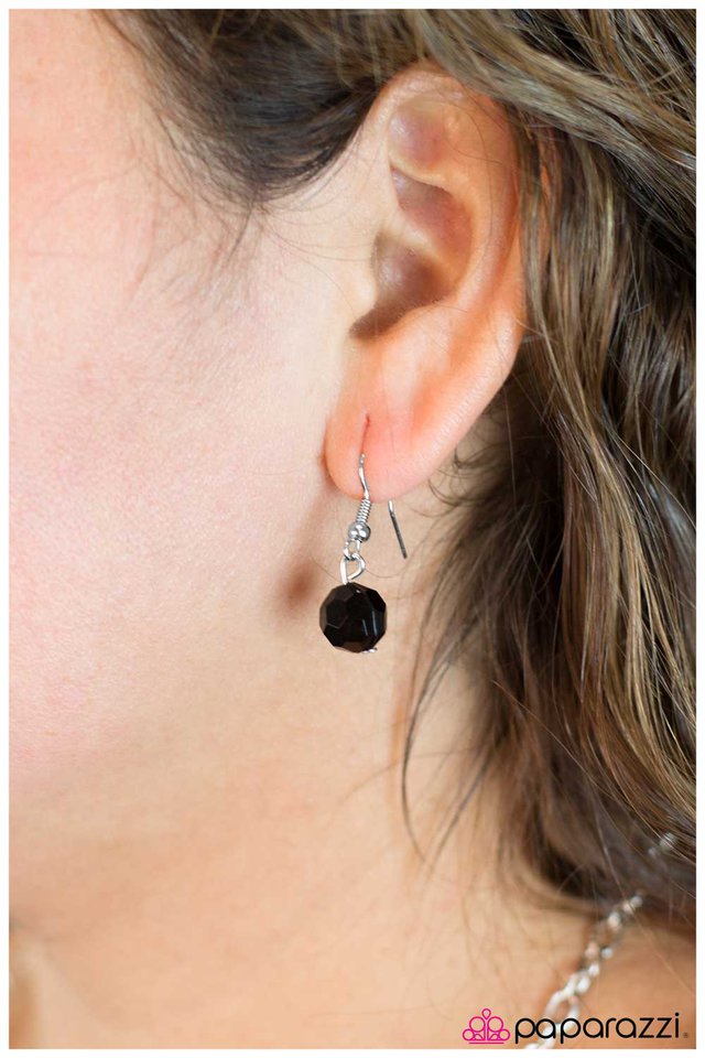 Paparazzi ♥ All Dolled Up - Black ♥ Necklace