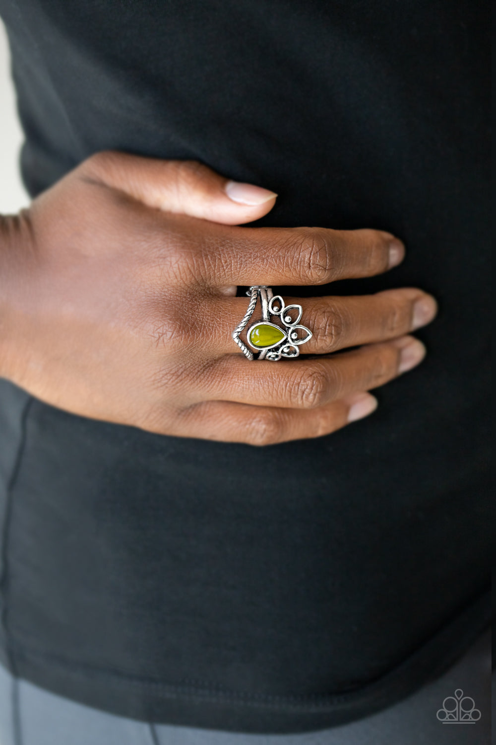 Paparazzi ♥ Serene Scene - Green ♥  Ring