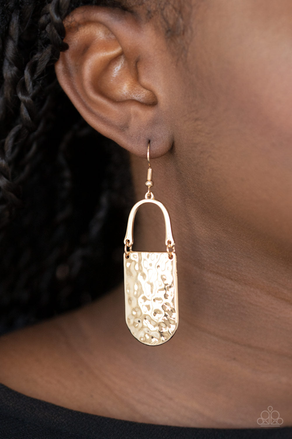 Paparazzi ♥ Resort Relic - Gold ♥  Earrings
