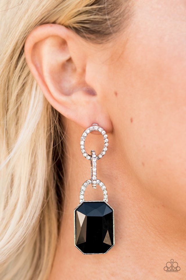 Paparazzi ♥ Superstar Status - Black ♥ Post Earrings