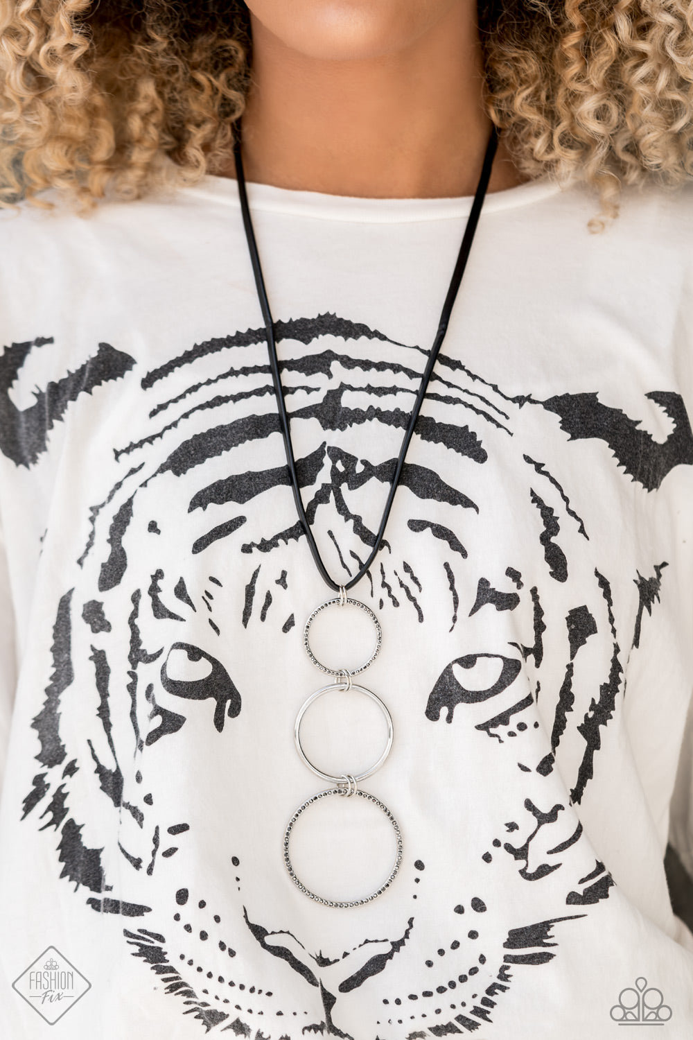 Paparazzi ♥ Curvy Couture - Silver ♥  Necklace